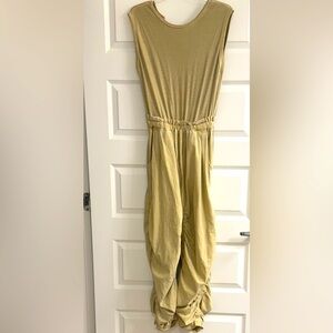 Free People mixto media Sleeveless Tan Jumpsuit size XS